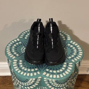 On Cloud  Running Sneakers